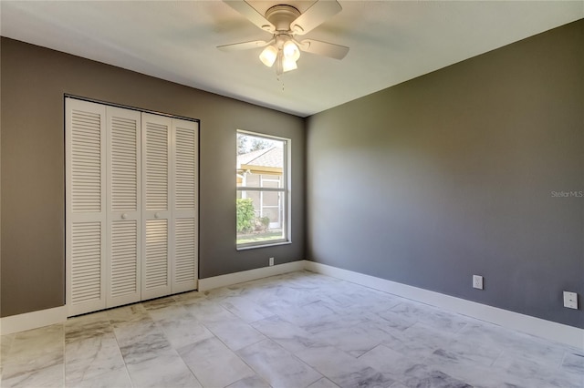 unfurnished bedroom featuring ceiling fan and a closet