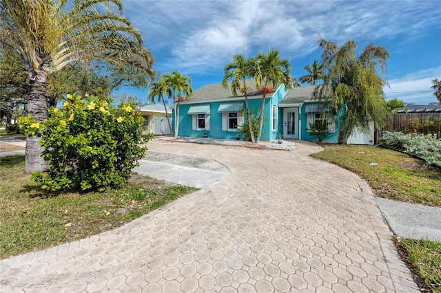 815 Lantana Ave, Clearwater Beach, FL 33767 - photo 2