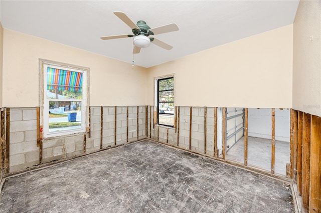 empty room with ceiling fan