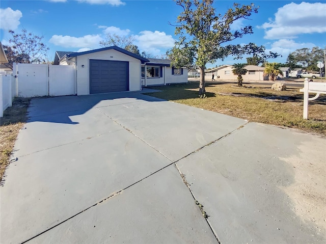 view of front facade featuring a garage and a front lawn