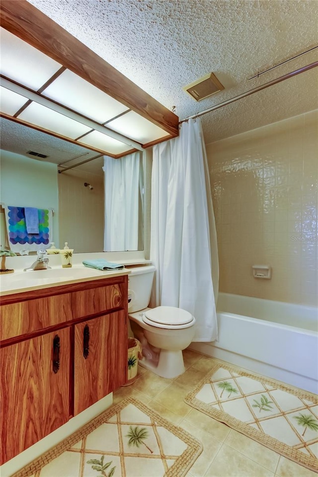 bathroom featuring visible vents, shower / bath combo with shower curtain, toilet, a textured ceiling, and vanity