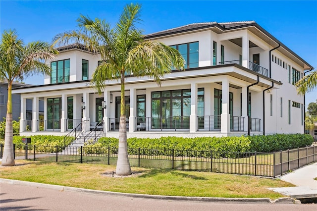 view of front of home featuring a front yard