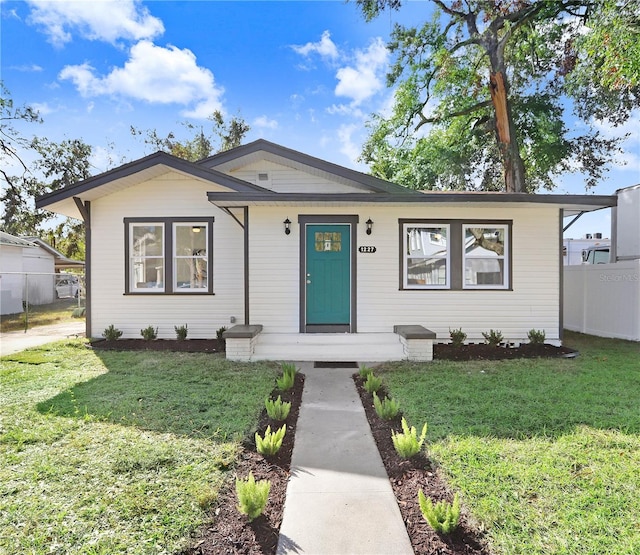 view of front of home featuring a front lawn