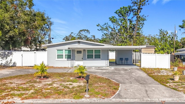 view of front facade featuring a carport