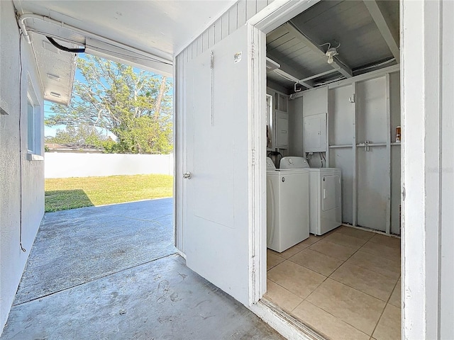 laundry room featuring light tile patterned floors and independent washer and dryer