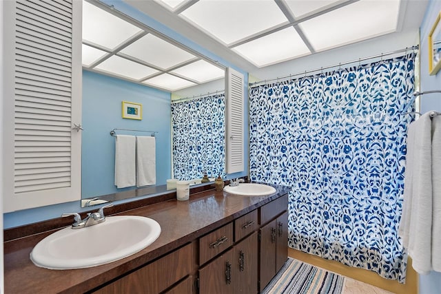 bathroom featuring a shower with curtain and vanity