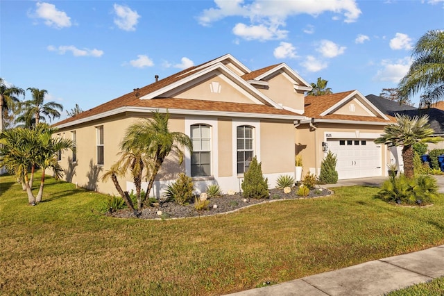 view of front of home featuring a front yard and a garage