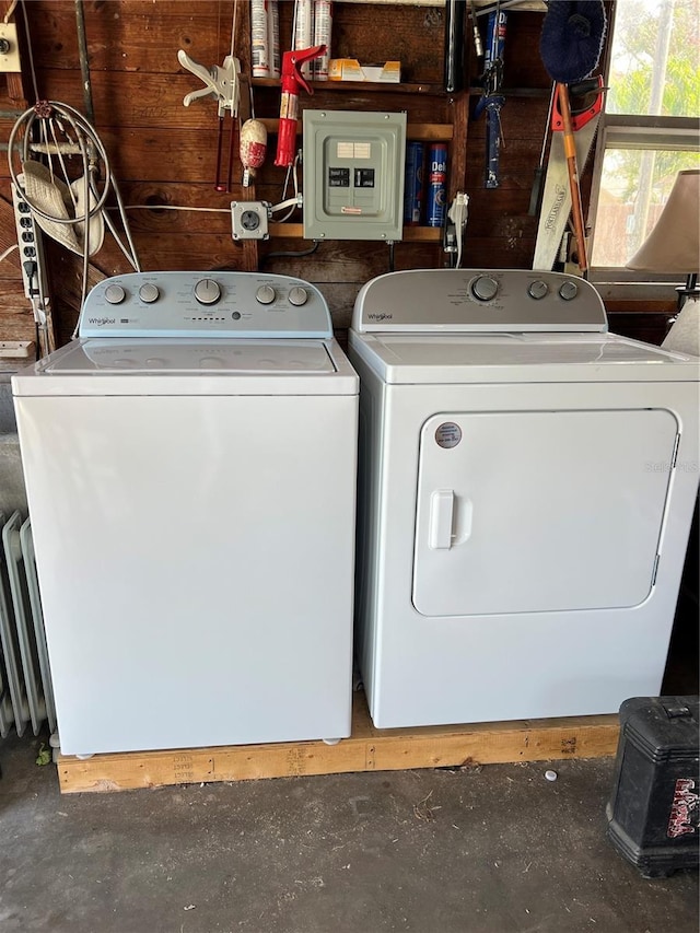 2800 47th St S, Gulfport, FL 33711 - laundry area featuring independent washer and dryer
