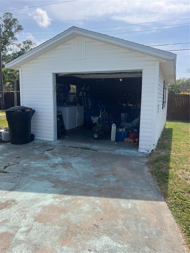2800 47th St S, Gulfport, FL 33711 - detached garage with washing machine and clothes dryer