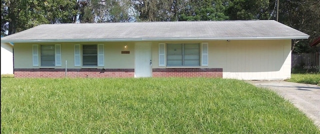 ranch-style home with a front yard