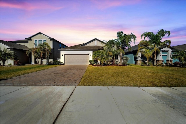 view of front of house featuring a yard and a garage