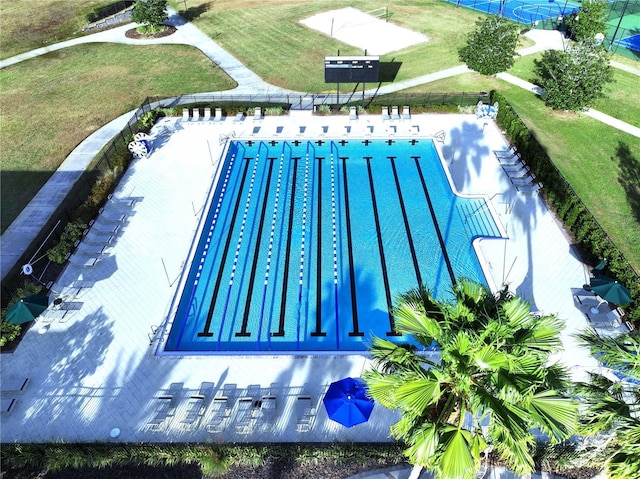 view of swimming pool