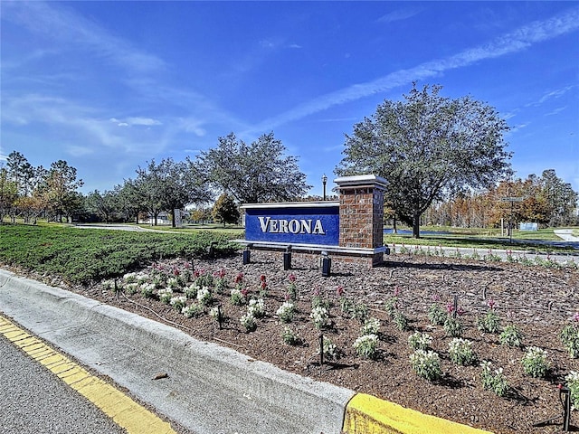 view of community / neighborhood sign