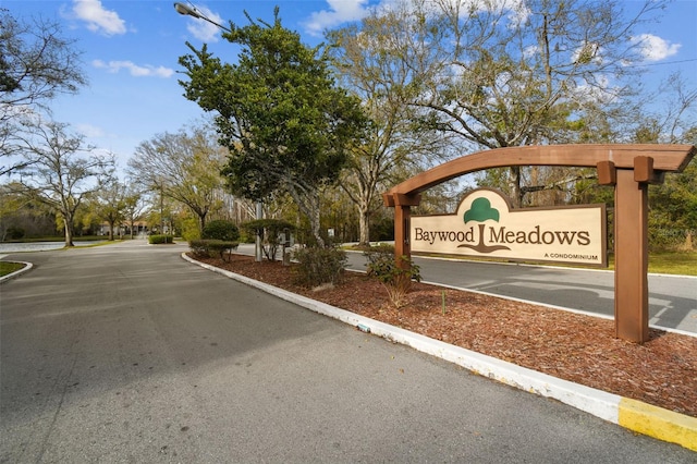 view of community / neighborhood sign