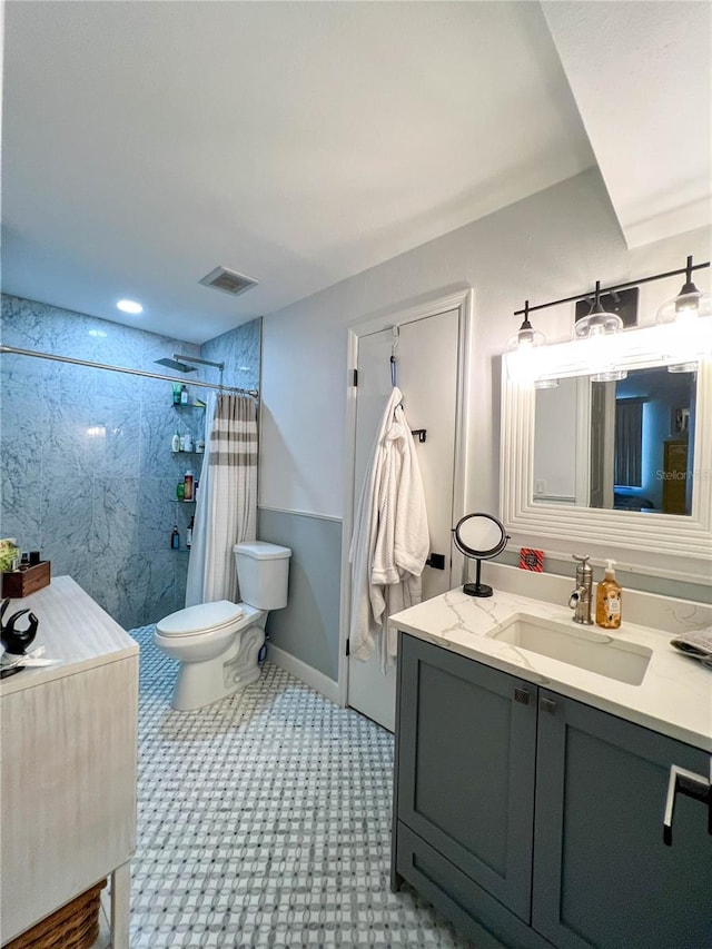 bathroom featuring a shower with curtain, toilet, and vanity