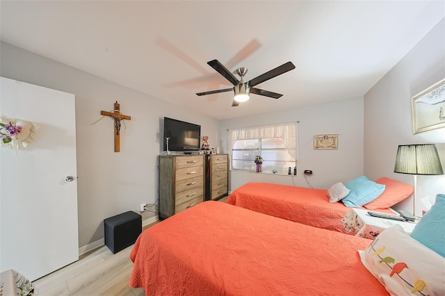 bedroom featuring light hardwood / wood-style floors and ceiling fan