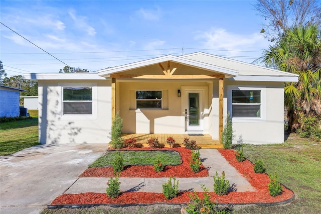 bungalow featuring stucco siding