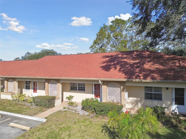 ranch-style home featuring a front yard