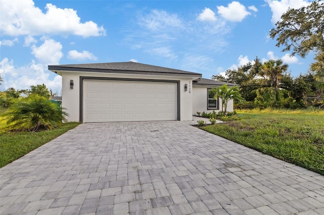 view of front of house featuring a front yard and a garage