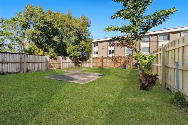 408 E Amelia Ave, Tampa, FL 33602 - fenced backyard featuring a patio area