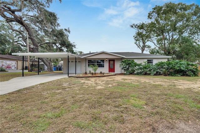 view of front of home with a carport and a front yard