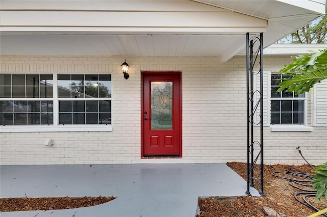 property entrance featuring a porch