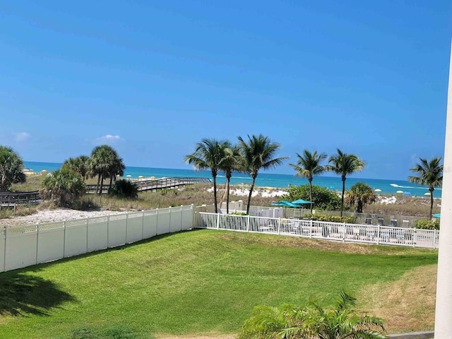 view of yard featuring a water view