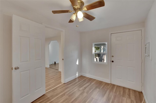 foyer entrance featuring light wood-type flooring and ceiling fan