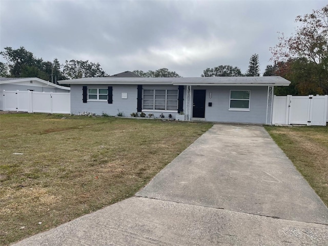 single story home featuring a front yard