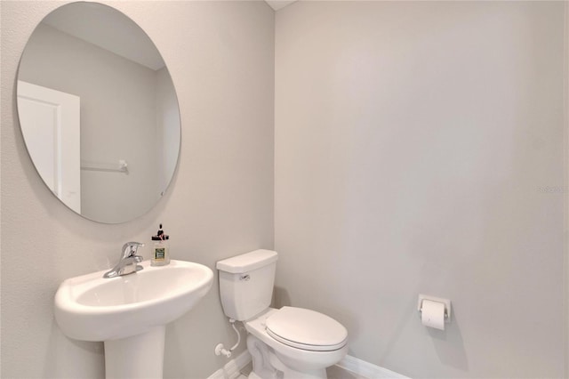 bathroom featuring toilet and sink