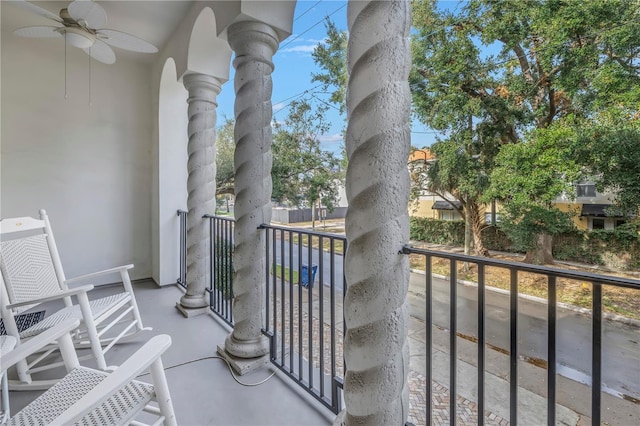 balcony featuring ceiling fan