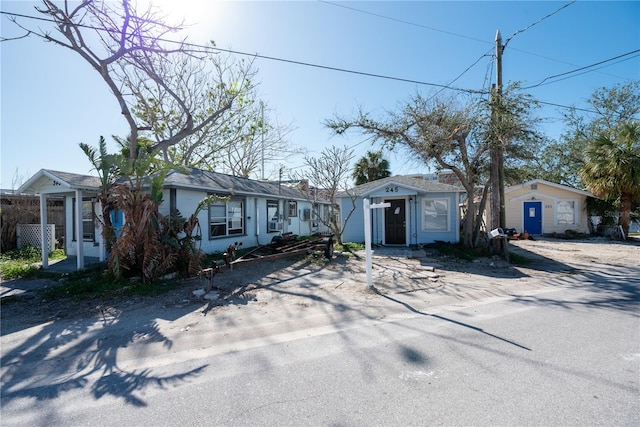 view of front of property