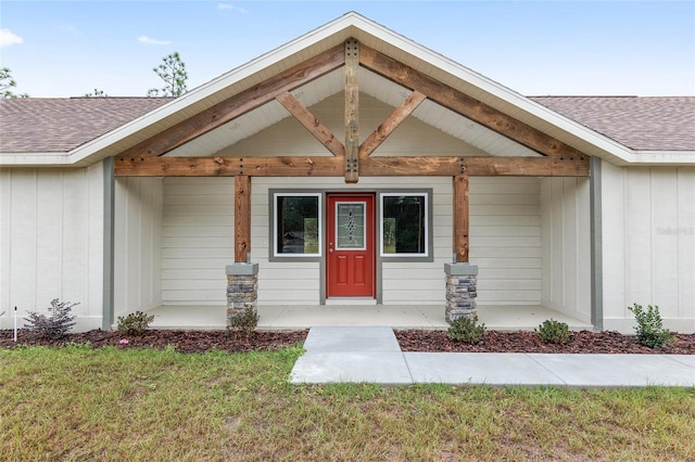 5421 N Nakoma Dr, Beverly Hills, FL 34465 - entrance to property featuring a shingled roof and a lawn