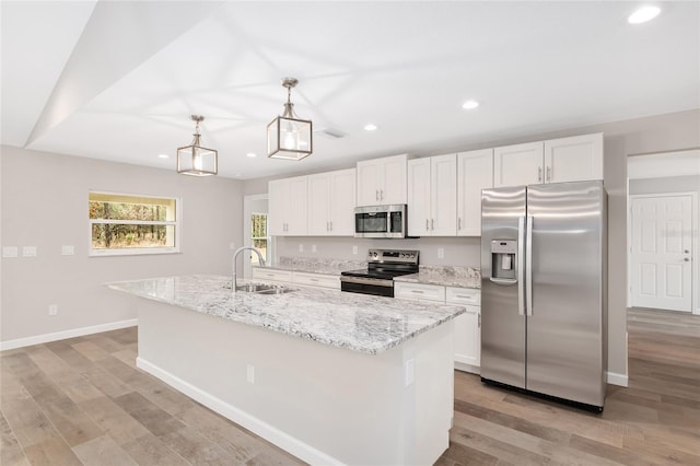 5421 N Nakoma Dr, Beverly Hills, FL 34465 - kitchen featuring stainless steel appliances, white cabinetry, recessed lighting, an island with sink, and light wood finished floors