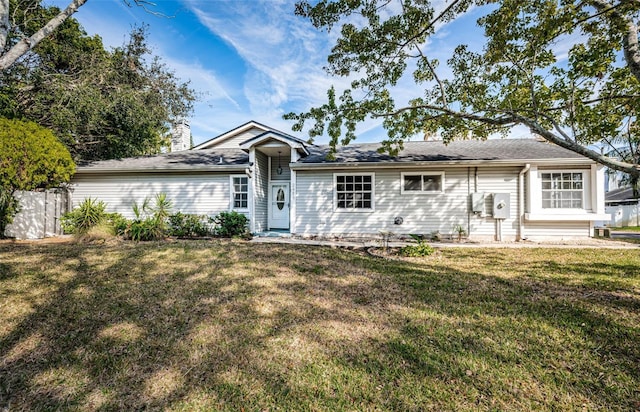 ranch-style house featuring a front lawn