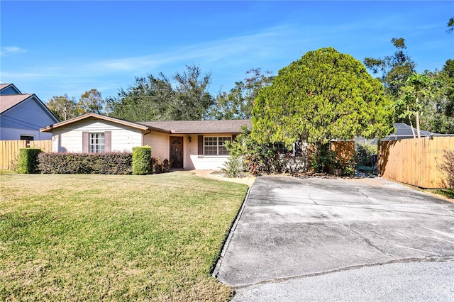 ranch-style house featuring a front lawn