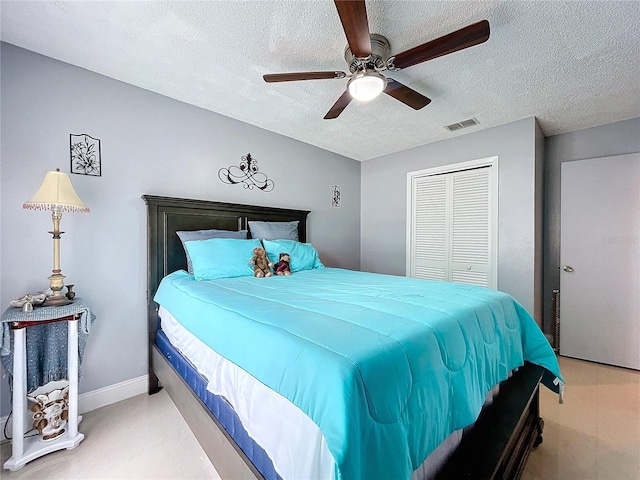 bedroom with ceiling fan, a closet, and a textured ceiling