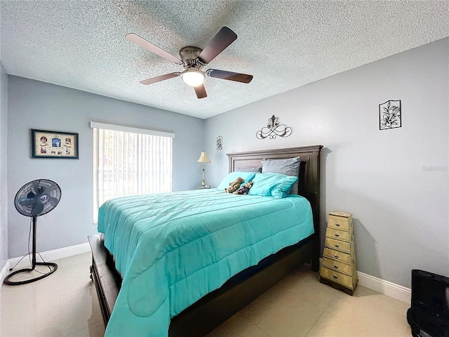 bedroom featuring ceiling fan and a textured ceiling