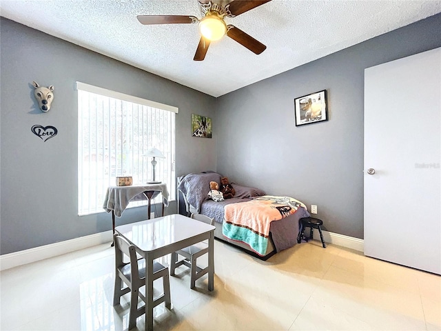 bedroom featuring ceiling fan and a textured ceiling