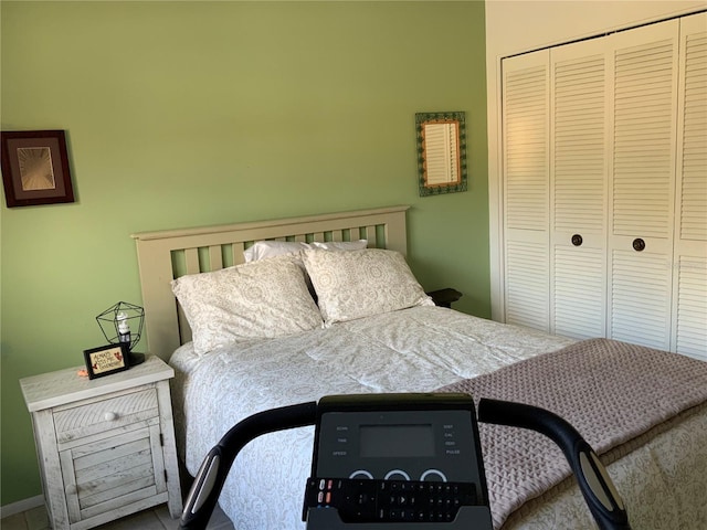 bedroom with a closet