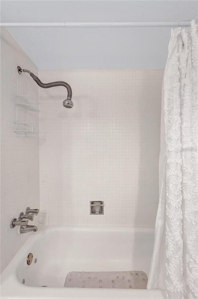 bathroom with shower / bath combo