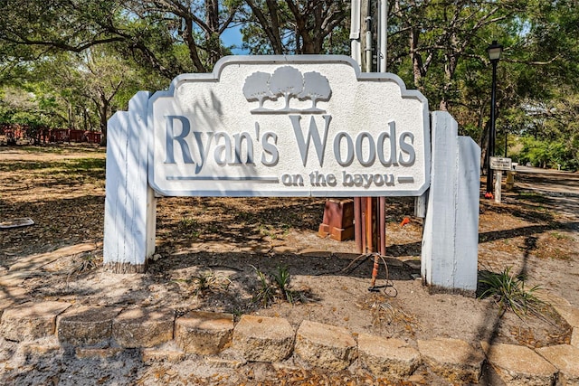 view of community / neighborhood sign