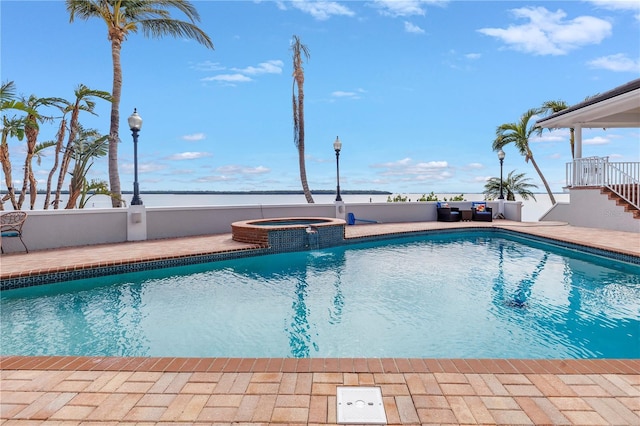 view of pool featuring an in ground hot tub