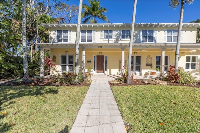 view of front of property featuring a front yard