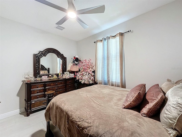 bedroom with ceiling fan