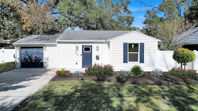 view of front facade featuring a front lawn and a garage