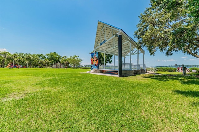 102 Shore Dr E, Oldsmar, FL 34677 - view of green lawn