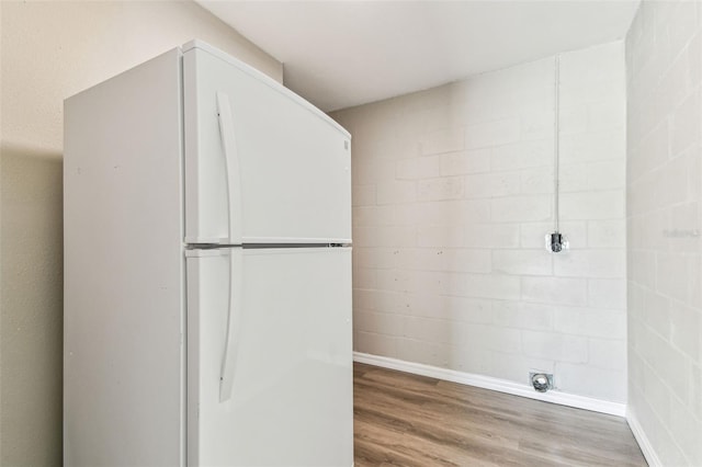 102 Shore Dr E, Oldsmar, FL 34677 - laundry room featuring wood finished floors and baseboards