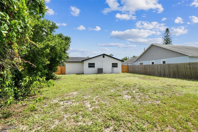 102 Shore Dr E, Oldsmar, FL 34677 - view of fenced backyard