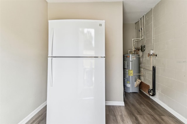 102 Shore Dr E, Oldsmar, FL 34677 - utility room featuring electric water heater